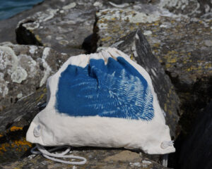 atelier cyanotype tissu enfants